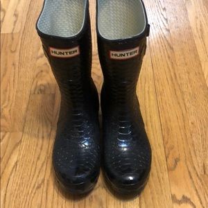 Hunter Black  Faux Snakeskin Boots Size 5